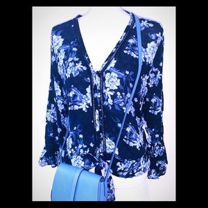 American🌸🌸eagle our fitters floral shirt